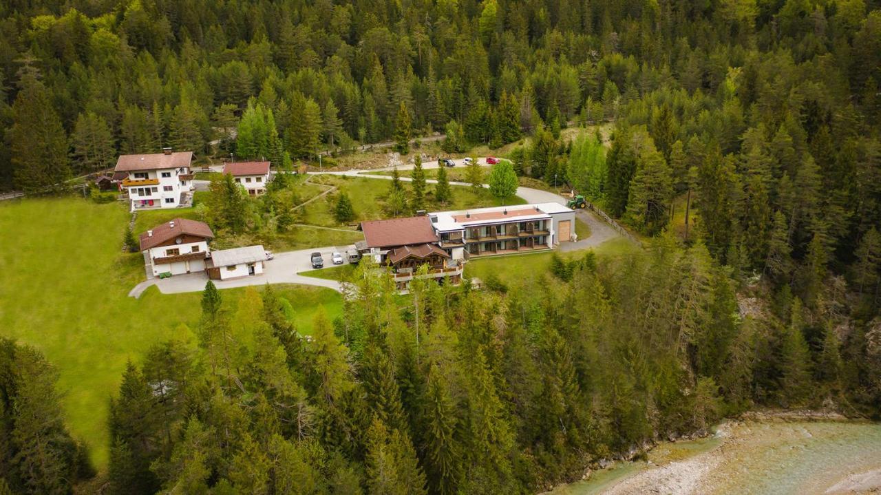 Hotel Garni Isarlodge Wiesenhof Scharnitz Buitenkant foto