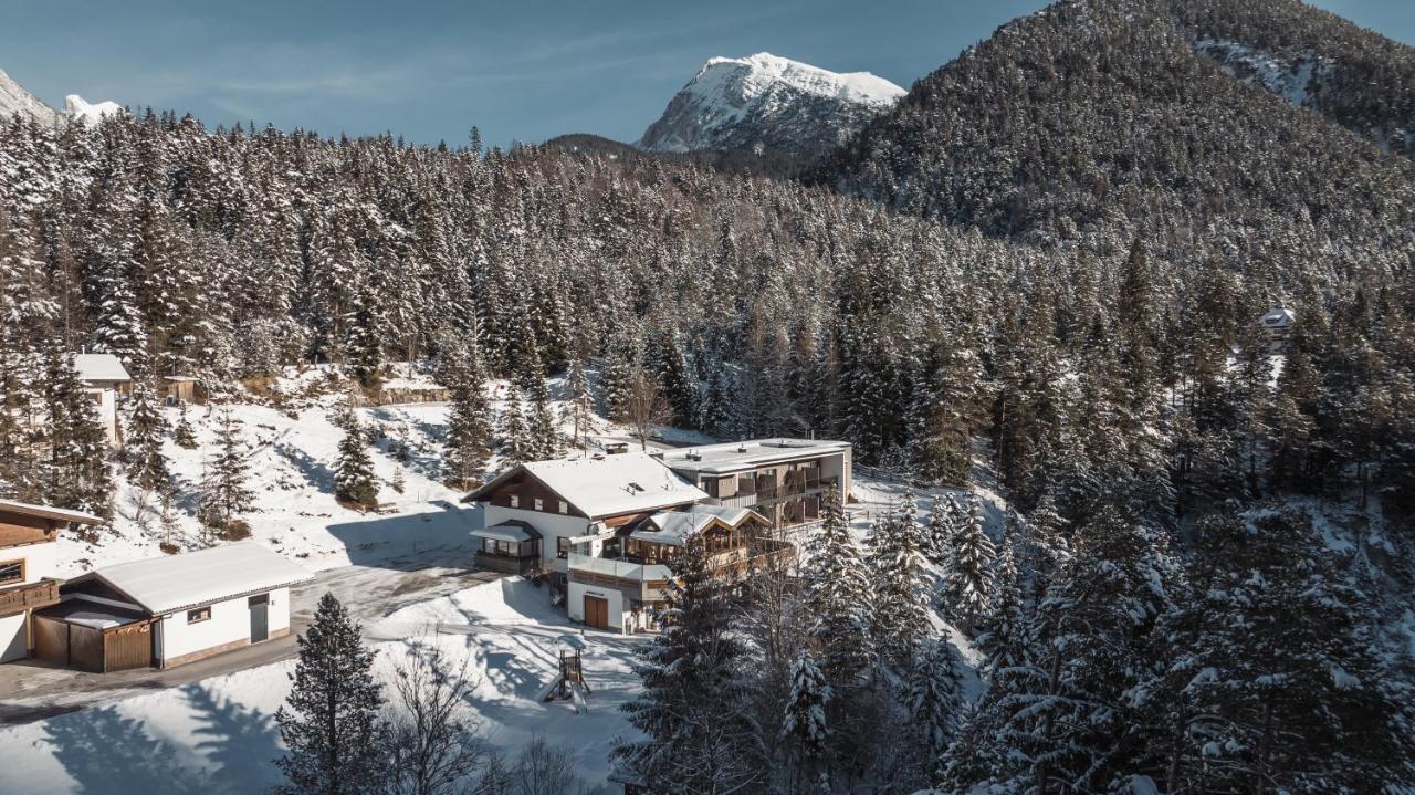 Hotel Garni Isarlodge Wiesenhof Scharnitz Buitenkant foto