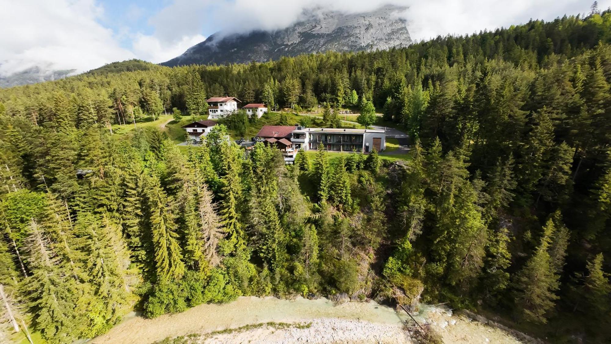 Hotel Garni Isarlodge Wiesenhof Scharnitz Buitenkant foto
